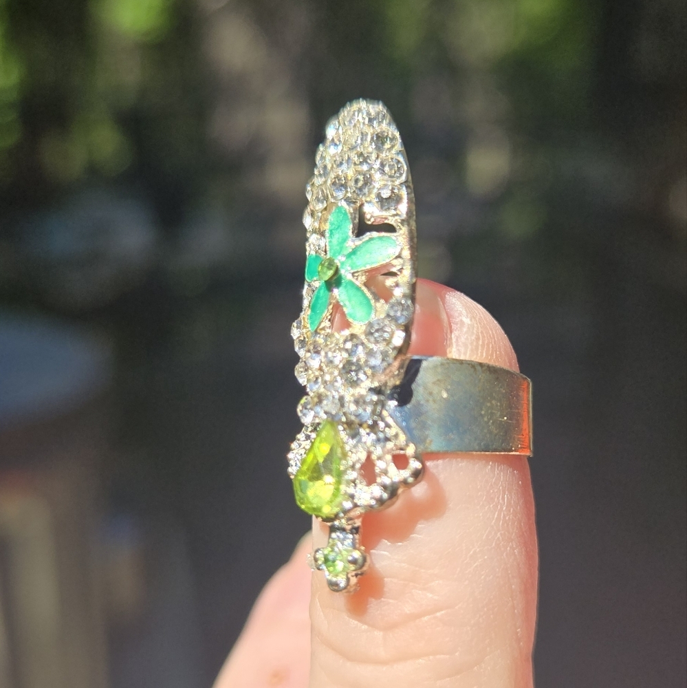 Elegant Green & Silver Floral Crown Crystal Nail Ring - Picture 5 of 8
